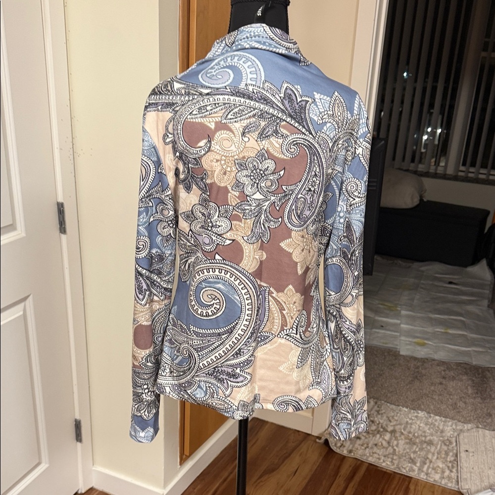 STYLEWE Elegant Blue and Cream Paisley Blouse - Picture 3 of 3